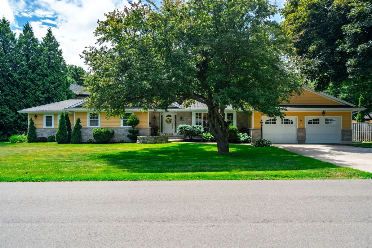 98 HADLEY DR, Hamilton, ON L9G 1H2