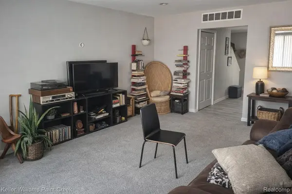 26728 Farmbrook Villa DR, Southfield, MI 48034