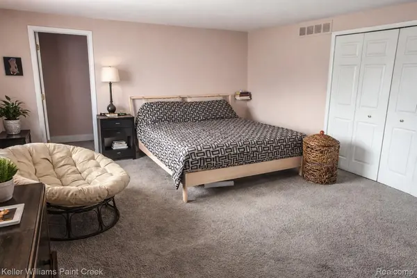 26728 Farmbrook Villa DR, Southfield, MI 48034