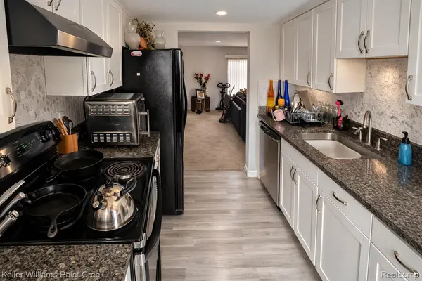 26728 Farmbrook Villa DR, Southfield, MI 48034