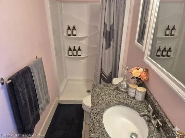 26728 Farmbrook Villa DR, Southfield, MI 48034