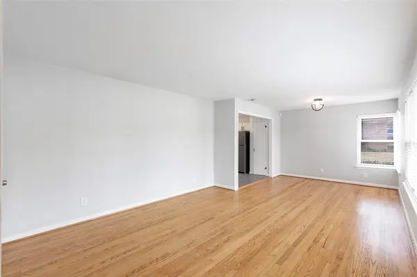 8633 Westglen, Dallas, TX 75228