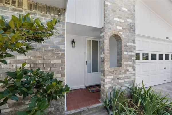 2002 Rose Hill Road, Carrollton, TX 75007