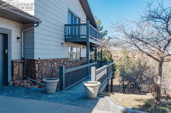 7116 Fox CIR, Larkspur, CO 80118