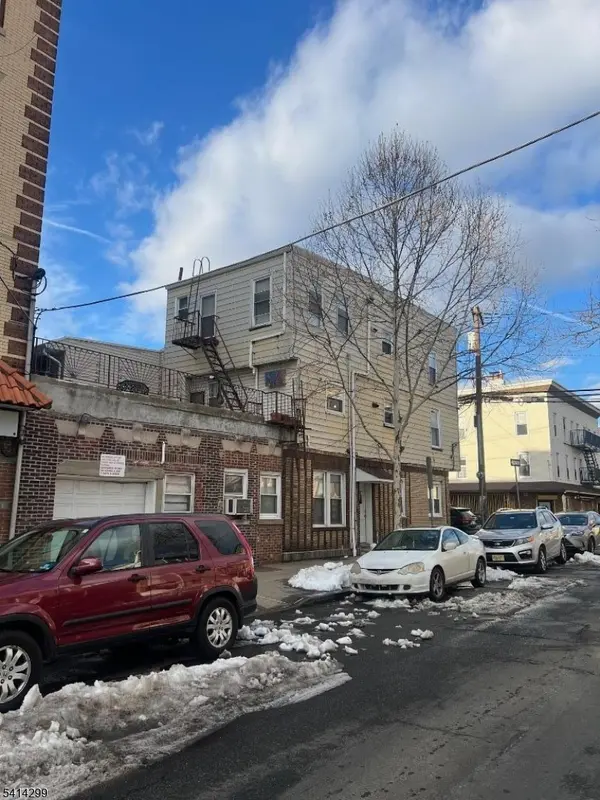 31 Downing St, Newark City, NJ 07105