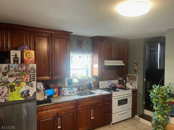 31 Downing St, Newark City, NJ 07105