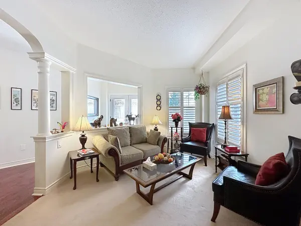 6 Winterton WAY, Ajax, ON L1T 0H7