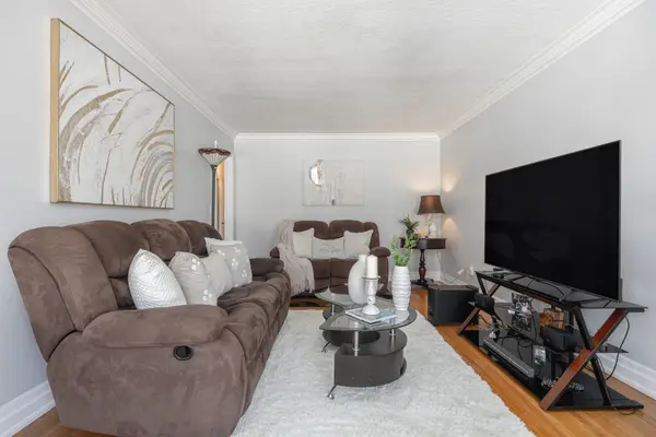 70 Oriole CT, Oshawa, ON L1H 6Y5