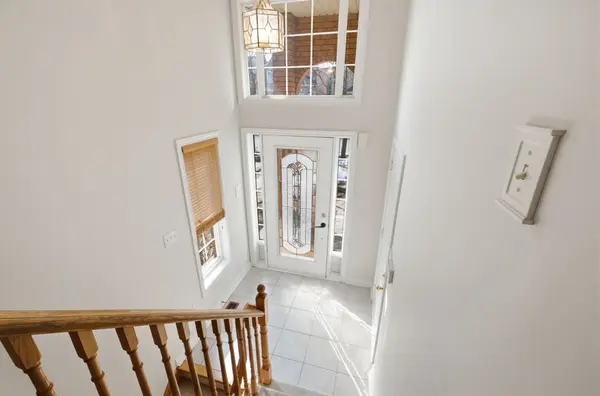 85 Gateway CT E, Whitby, ON L1R 3M8