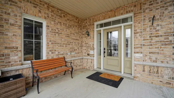 176 Glenabbey DR, Clarington, ON L1E 0C4