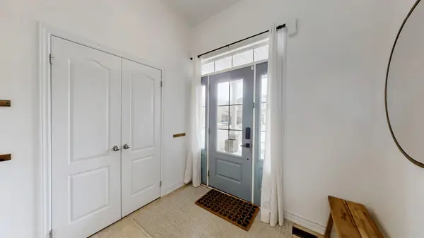 176 Glenabbey DR, Clarington, ON L1E 0C4