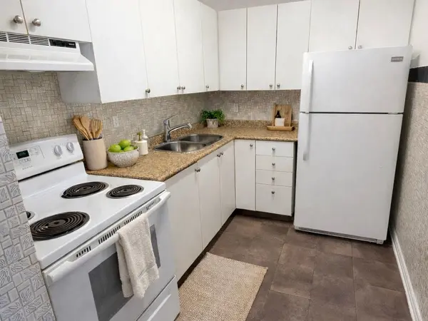 3145 Queen Frederica DR #806, Mississauga, ON L4Y 3A7