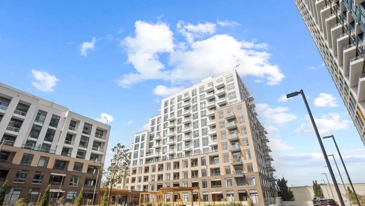 8 Beverley Glen BLVD #307, Vaughan, ON L4J 0L5