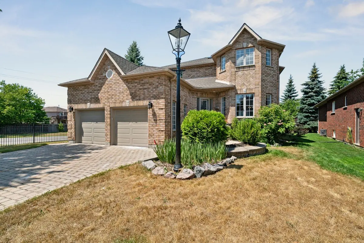 12 Mccullough CT, Barrie, ON L4N 8M3