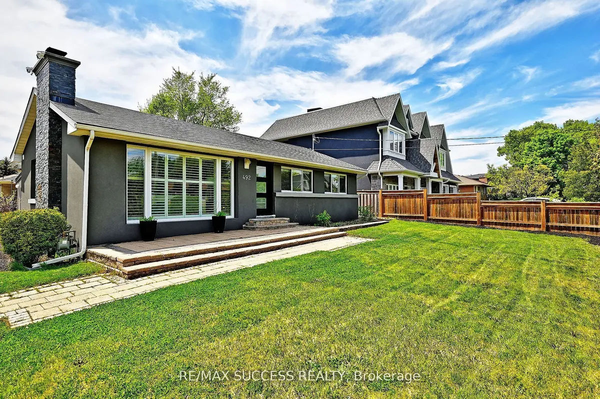 492 Sherin DR, Oakville, ON L6L 4J8