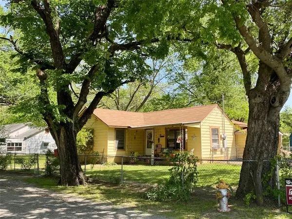 1115 S 6th Street, Bonham, TX 75418