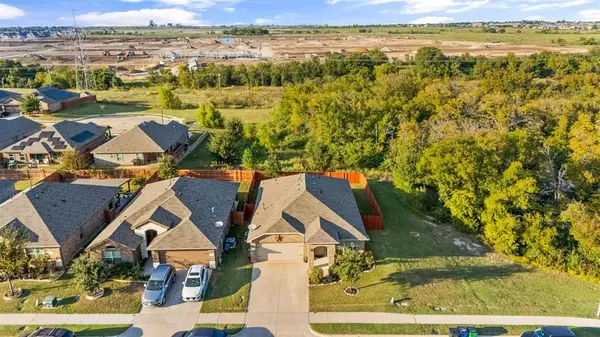 933 Walls Boulevard,  Crowley,  TX 76036