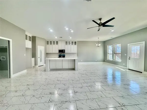 504 Paradise Street, Fort Worth, TX 76111