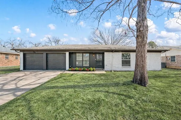 2204 Mountainview Drive,  Hurst,  TX 76054