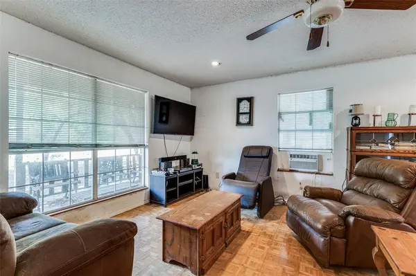 18025 N County Road 4052, Kemp, TX 75143