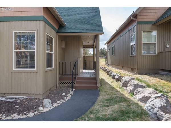 8968 CLIFF SWALLOW DR, Redmond, OR 97756