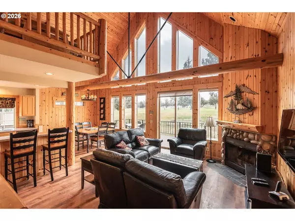 8968 CLIFF SWALLOW DR, Redmond, OR 97756