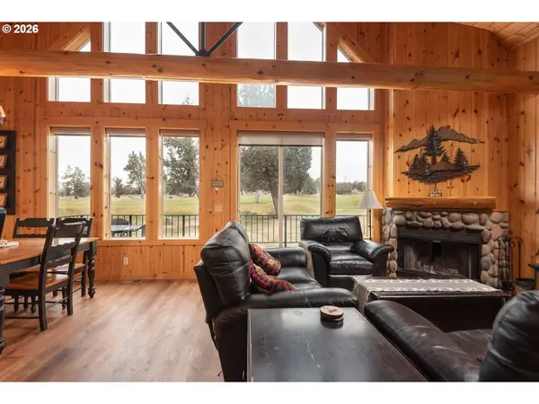 8968 CLIFF SWALLOW DR, Redmond, OR 97756