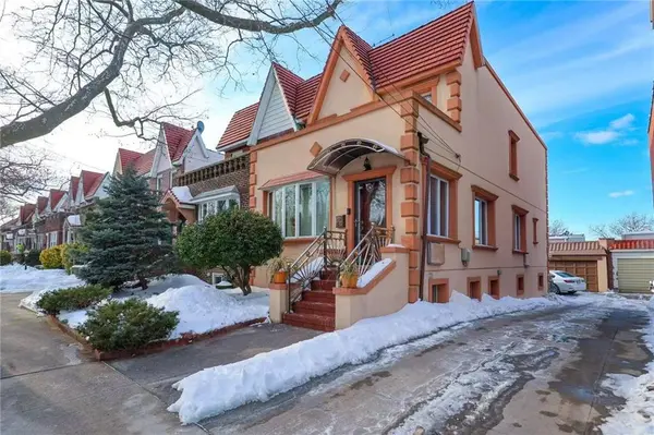 87-43 Union TPKE, Glendale, NY 11385