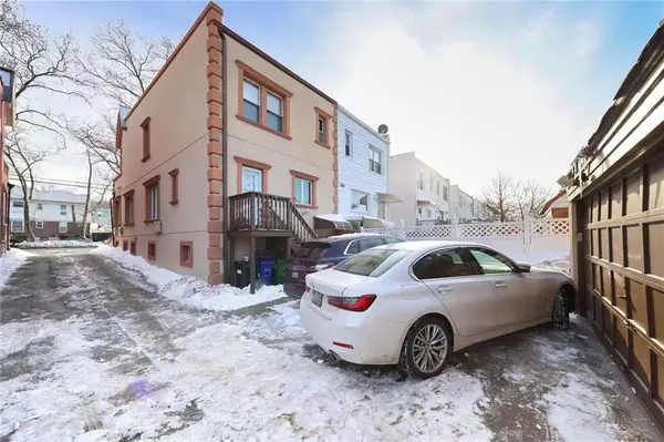 87-43 Union TPKE, Glendale, NY 11385