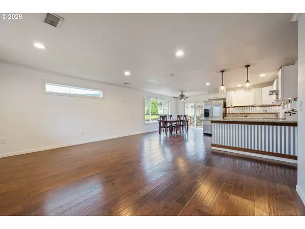 246 S 70TH ST, Springfield, OR 97478