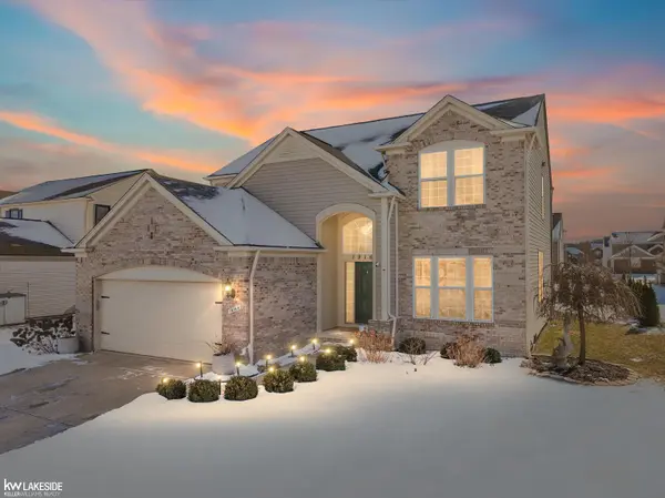 19164 Hazelton DR, Macomb Twp, MI 48042