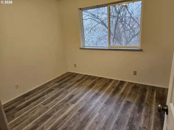 421/425 S 58TH ST, Springfield, OR 97478