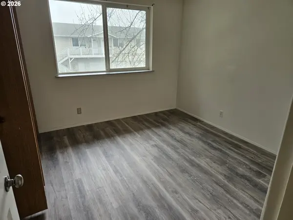 421/425 S 58TH ST, Springfield, OR 97478