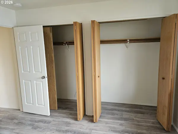 421/425 S 58TH ST, Springfield, OR 97478