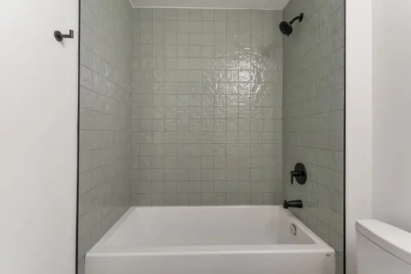 1635 Military TRL #301, Toronto E10, ON M1C 1B2