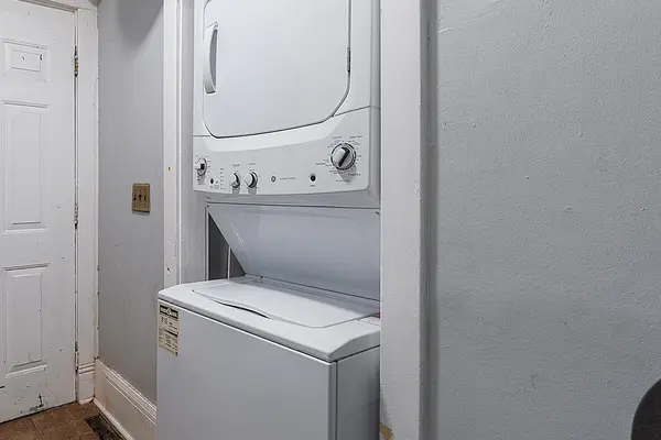 277 Jarvis ST, Oshawa, ON L1G 5K8