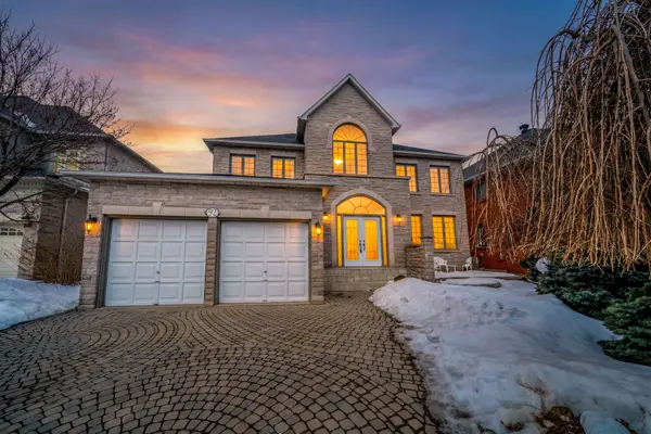 92 Springbrook DR, Richmond Hill, ON L4B 3P9