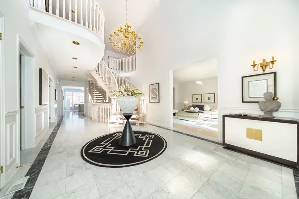 92 Springbrook DR, Richmond Hill, ON L4B 3P9