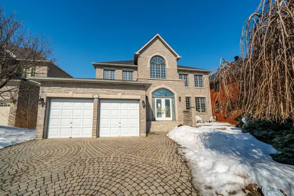 92 Springbrook DR, Richmond Hill, ON L4B 3P9