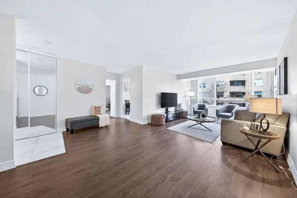 270 Davis DR #701, Newmarket, ON L3Y 8K2