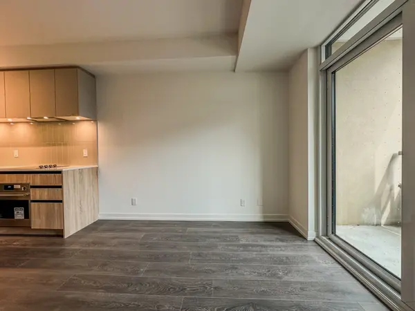 8 Beverley Glen BLVD #307, Vaughan, ON L4J 0L5