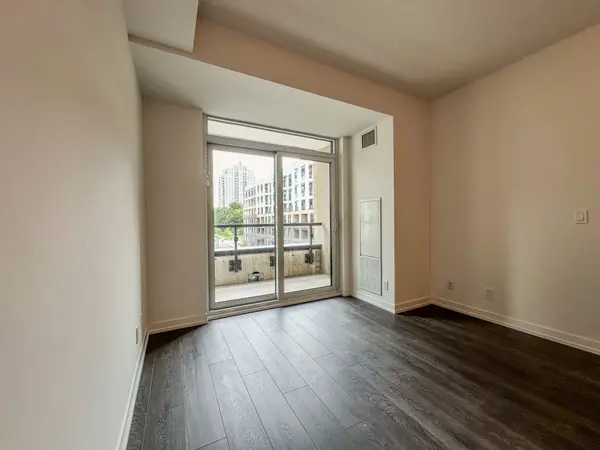 8 Beverley Glen BLVD #307, Vaughan, ON L4J 0L5