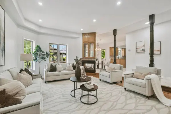 12 Mccullough CT, Barrie, ON L4N 8M3