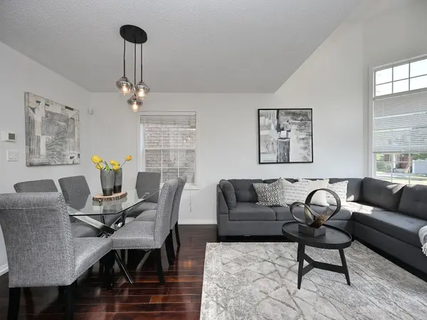 2382 Falkland CRES, Oakville, ON L6M 4Y1