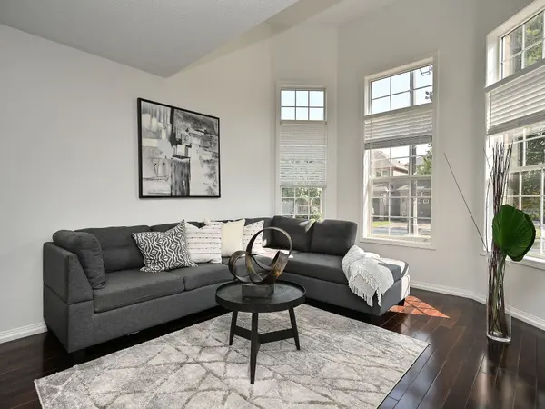 2382 Falkland CRES, Oakville, ON L6M 4Y1