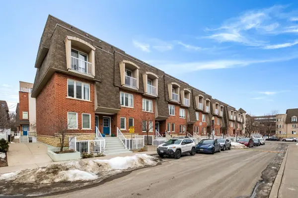 20 Turntable CRES #18, Toronto W02, ON M6H 4K9