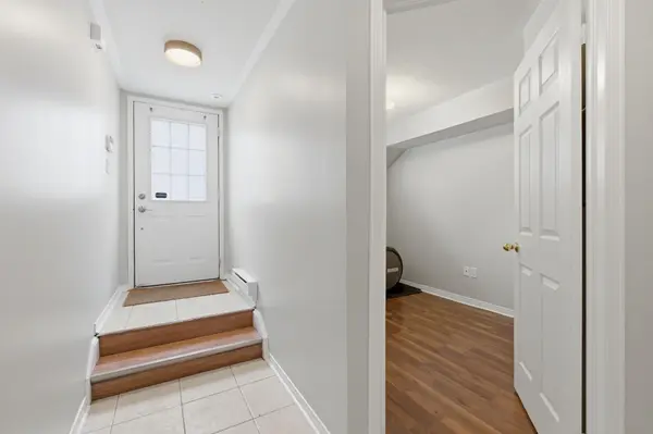 20 Turntable CRES #18, Toronto W02, ON M6H 4K9