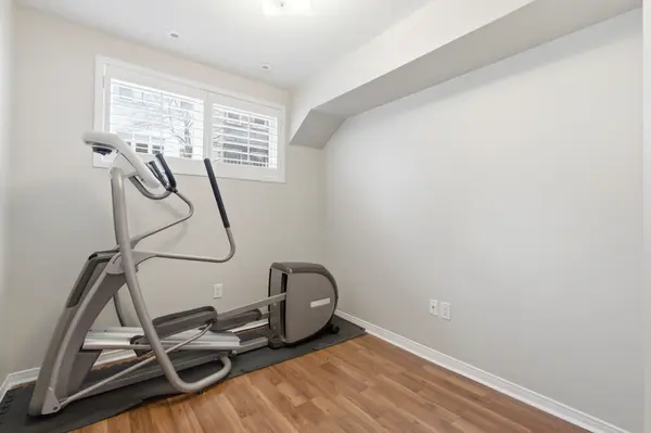 20 Turntable CRES #18, Toronto W02, ON M6H 4K9