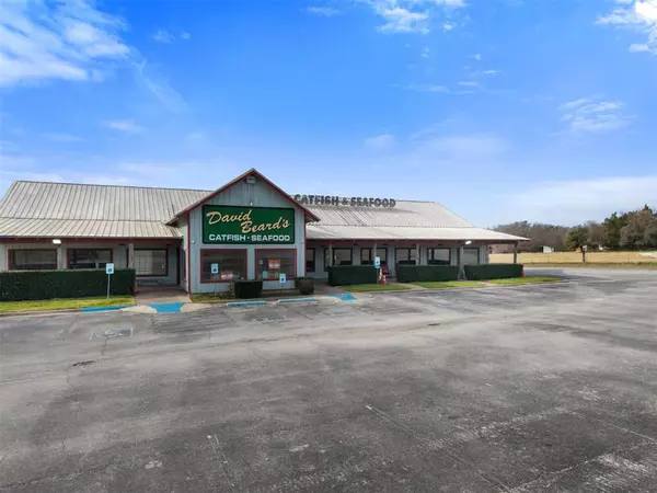 1303 Northwest Parkway, Azle, TX 76020