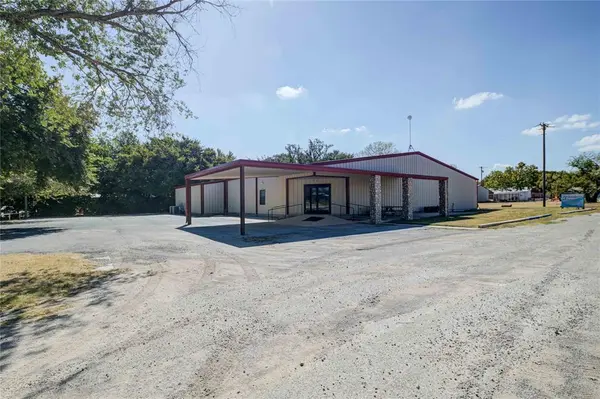 205 N Davis Street, Chico, TX 76431